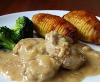 Mørbradbøffer i sennepssovs med hasselback kartofler og dampet broccoli | Aftensmad, Mad opskrifter sund, Dampet broccoli