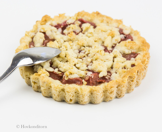 Small Rhubarb Pies, without added sugar