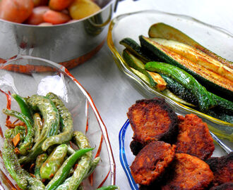 Vardags vegetarisk mat, vegebiffar, chili och Stekt zucchini