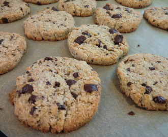 Cookies på LCHF-vis - med mandelmjöl, kokosmjöl, mandelolja och mörk choklad