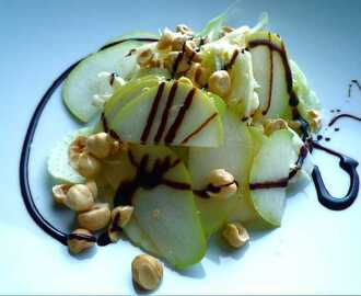 Fänkål och päron med rostade hasselnötter