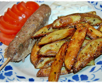 Lammfärsspett, klyftpotatis och tzatziki