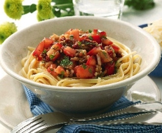 Snabb pastarätt med kall tomatröra