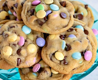 The BEST Easter Chocolate Chip Cookies