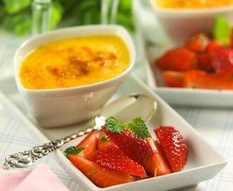 Crème brûlée med sauternesmarinerade jordgubbar