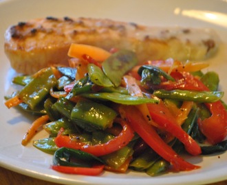 Asiatisk lax med sweet chili glaserade grönsaker