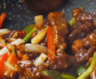 Crispy Sweet Chilli Beef Recipe [Video] in 2021 | Beef recipes, Chinese beef recipes, Sweet chilli sauce recipe