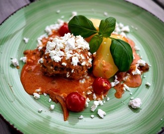 Biffar i gräddig tomatsås med fetaost