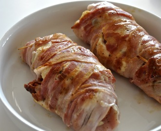 Baconinlindad kycklingfilé med fyllning