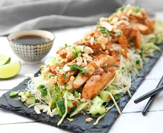 Asiatisk kyckling med nudelsallad