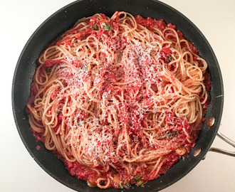 Pasta med chipotle tomatsås är recept på lättlagad middag