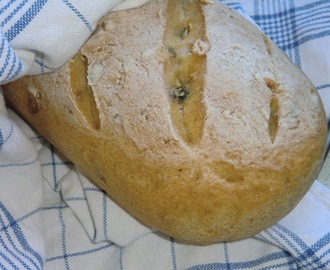 Glutenfritt surdegsbröd med pumpafrön och solrosfrön