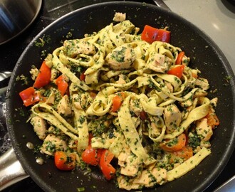 Recept: Hemmagjord pasta med lax och spenatsås (receptet som ni måste testa)