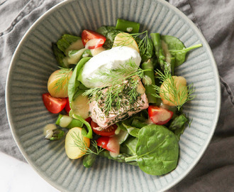 Somrig sallad med färskpotatis och lax