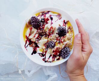 Lactose Free Yoghurt Quark Bowl with Starfruit Smoothie & Blueberry Juice Swirl