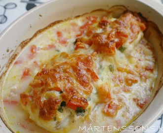 Torskgratäng med mozzarella och tomat.