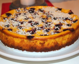 Saffranscheesecake med vit choklad och körsbär
