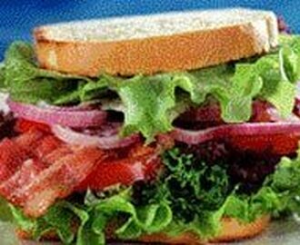 Bacon, lettuce and tomato smörgås