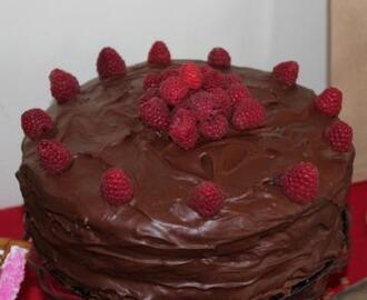 Layered chocolate cake á Leila