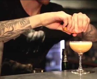 Cocktailfilm med Måns Borg – Sugar plum fairy med scotch, sherry och plommonsocker