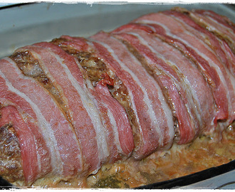 Köttfärslimpa med bacontäcke