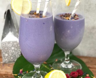 Butterfly pea smoothie med vanilj oatghurt och citron