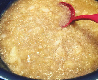 Äppelmos med smak av vanilj och kardemumma