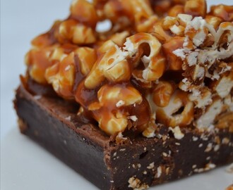 Caramel popcorn brownie