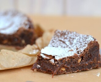 Kladdkaka med salta mandlar