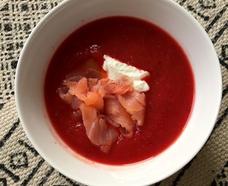 Dukan: Röd grönsakssoppa med kesella och kallrökt lax