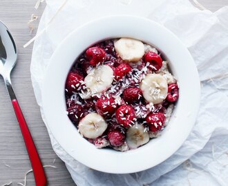 Coconut Porridge with Raspberries, Lingon Juice & Coconut Flakes