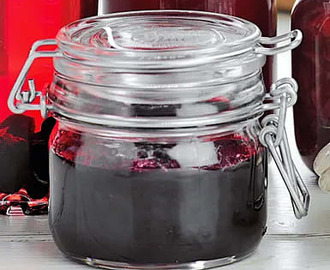 Svartvinbärssylt med nektarin och vanilj