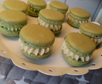 Macarons med lime cream cheese fyllning
