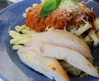 Massakrerad caponata blev pastasås till kyckling