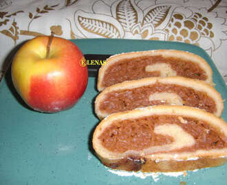 Ruladă cu mere/Rulltårta med rivna äpple
