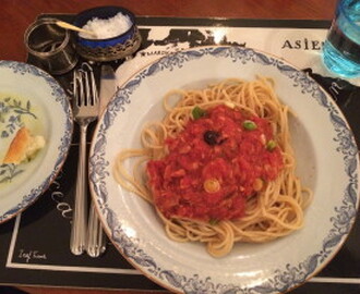 Pasta & tonfisksås med oliver & vårlök
