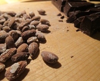 Chokladtryfflar med messmör och torrostade mandlar