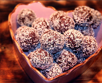 Chokladbollar med dadlar och kokos