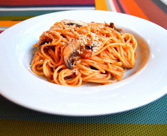 Salsa di magro per paste asciutte (pinje- och sardellsås till pasta)