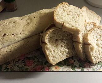 Gott vetefritt och glutenfritt formbröd med surdeg