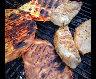 Mexikansk barbequekyckling med grillad quesadilla och honungs- & vitlöksyoghurt