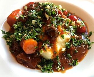 Super lækker italiensk osso buco med gremolata - Madfilosofie | Aftensmad, Italienske opskrifter, Madopskrifter