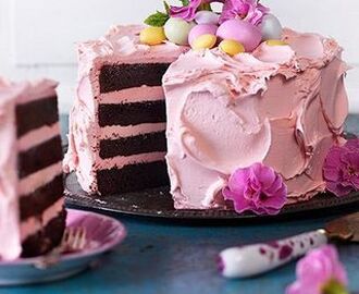 Chokladtårta med rosa frosting