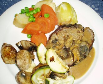 Köttfärslimpa med grönsaker och svampsås