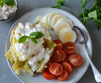 Bakad potatis med krämig räkröra