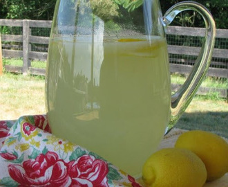 Hur du gör egen citron lemonad