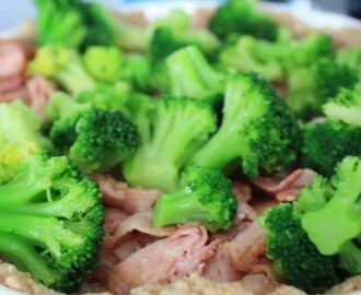 Bacon och broccolipaj