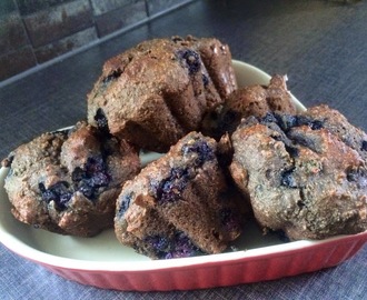 BLÅBÄRS OCH ”CHOKLAD” MUFFIN (utan gluten och vitt socker)