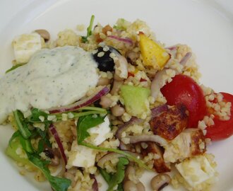 Kycklingsallad med bulgur, melon och fetaost