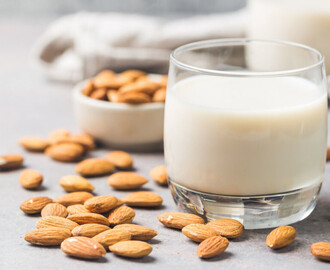 Hemmagjord mandelmjölk – på bara 3 ingredienser